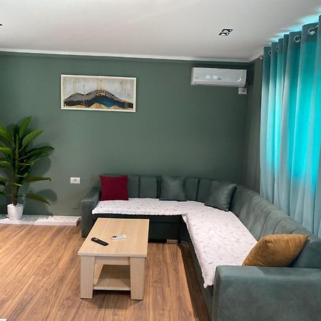 Novs Apartment3 Gjirokaster Bagian luar foto