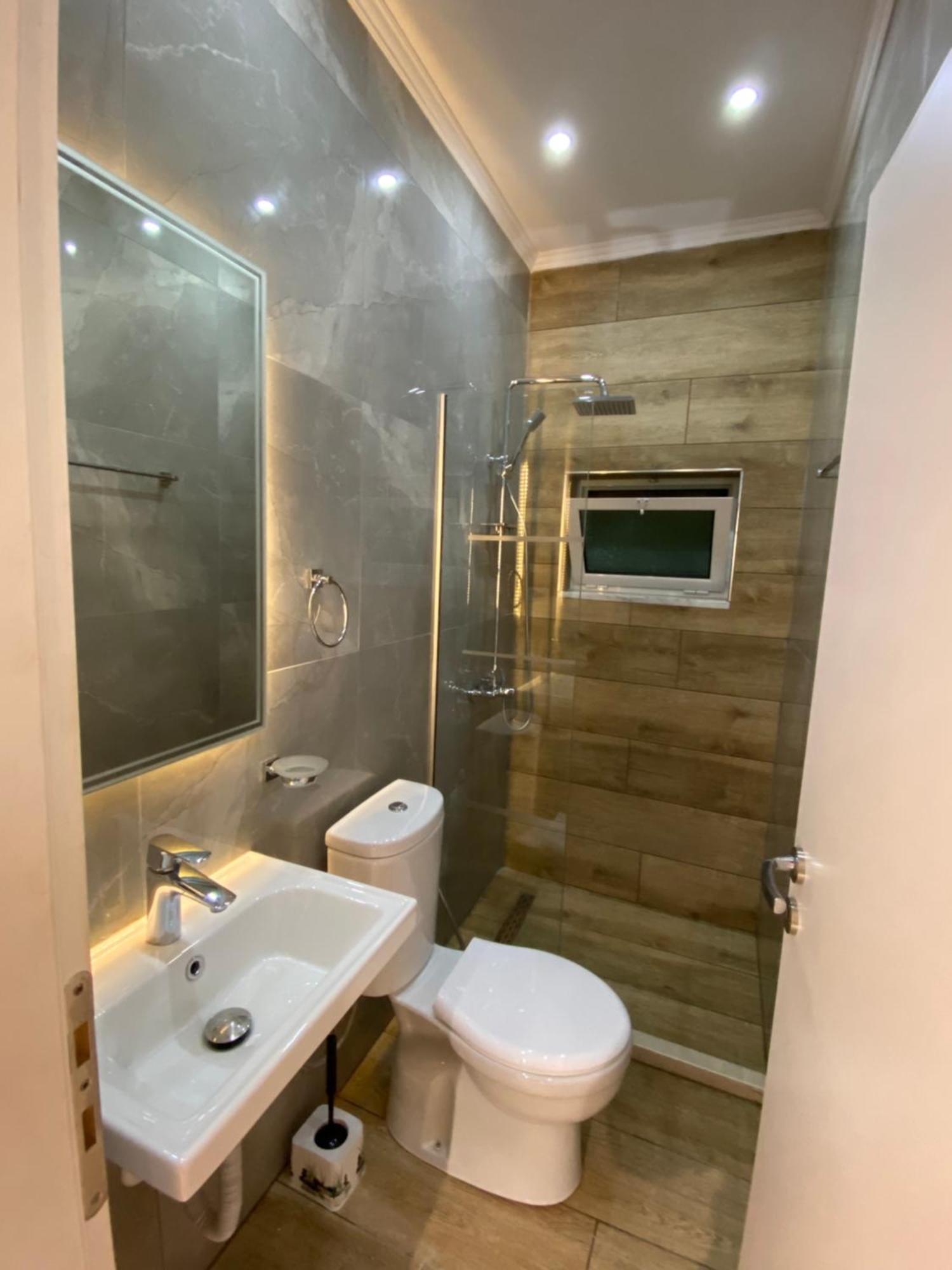 Novs Apartment3 Gjirokaster Bagian luar foto