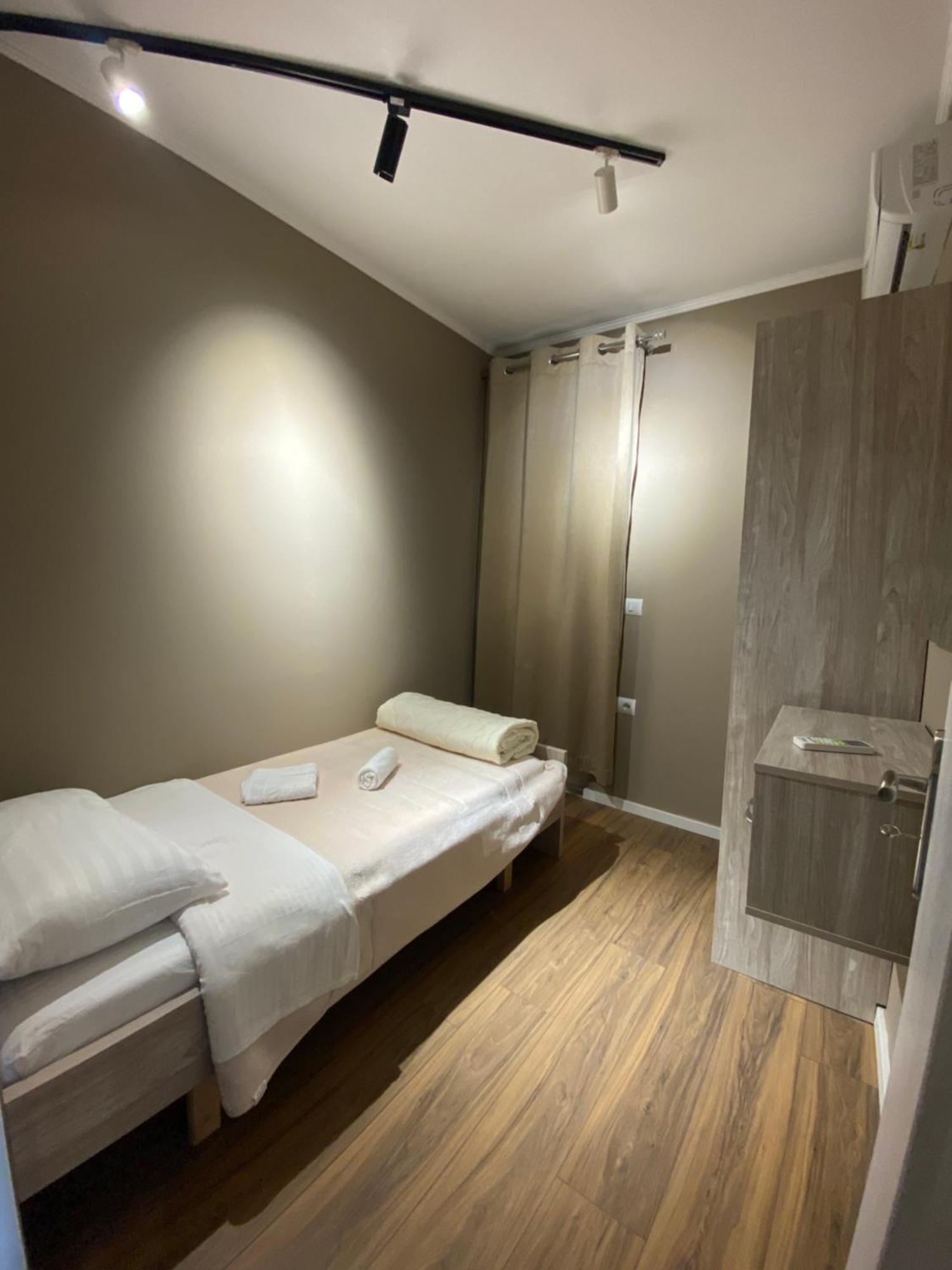 Novs Apartment3 Gjirokaster Bagian luar foto