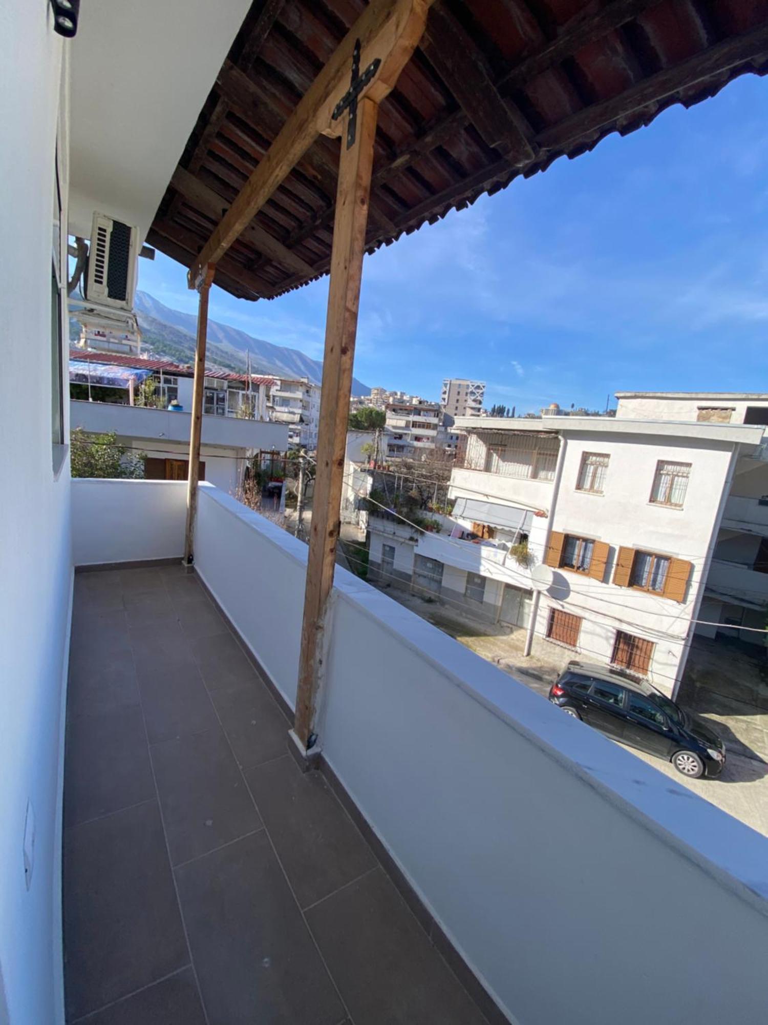 Novs Apartment3 Gjirokaster Bagian luar foto