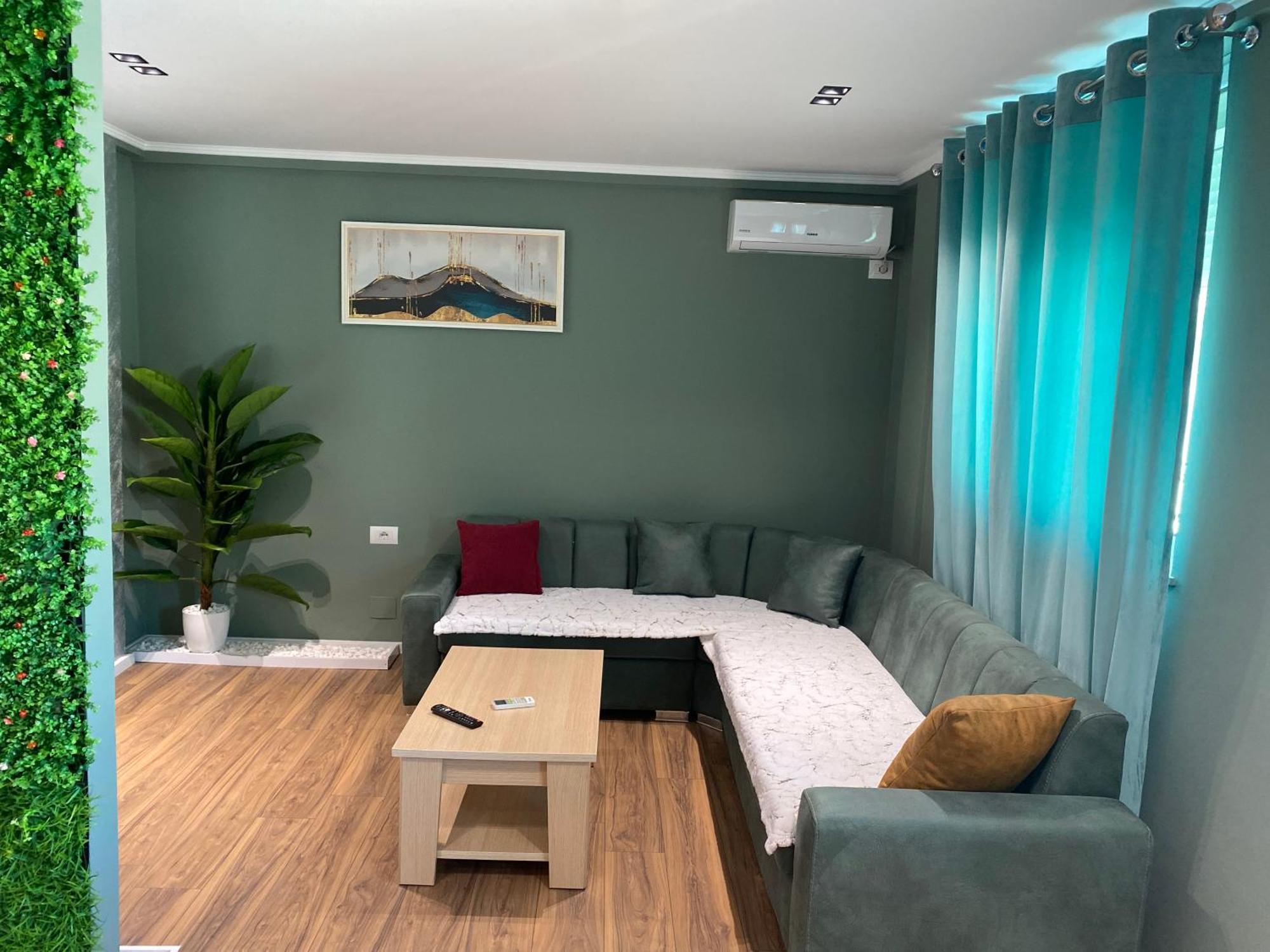 Novs Apartment3 Gjirokaster Bagian luar foto